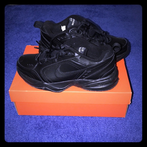 Nike black shoes - Picture 4 of 10